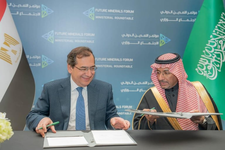 مصر والسعودية توقعان مذكرة تفاهم للتعاون في قطاع التعدين