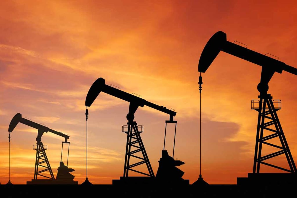 أسعار النفط ترتفع لليوم الثاني مع تحسن آفاق الطلب الأميركي