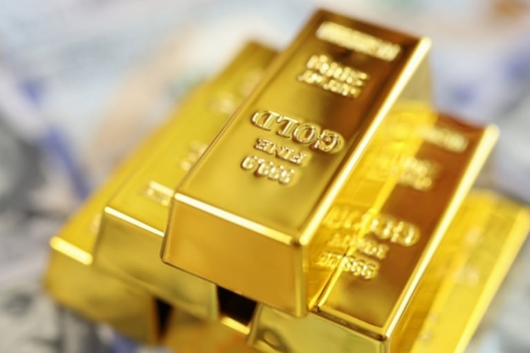 Gold prices in Saudi Arabia gain, but dollar strength limits record highs