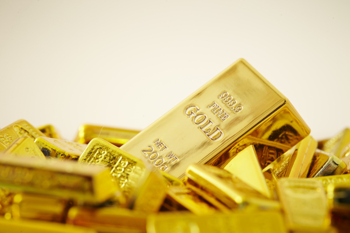 Saudi Arabia gold prices decline, global rates recover as markets await key U.S. economic data