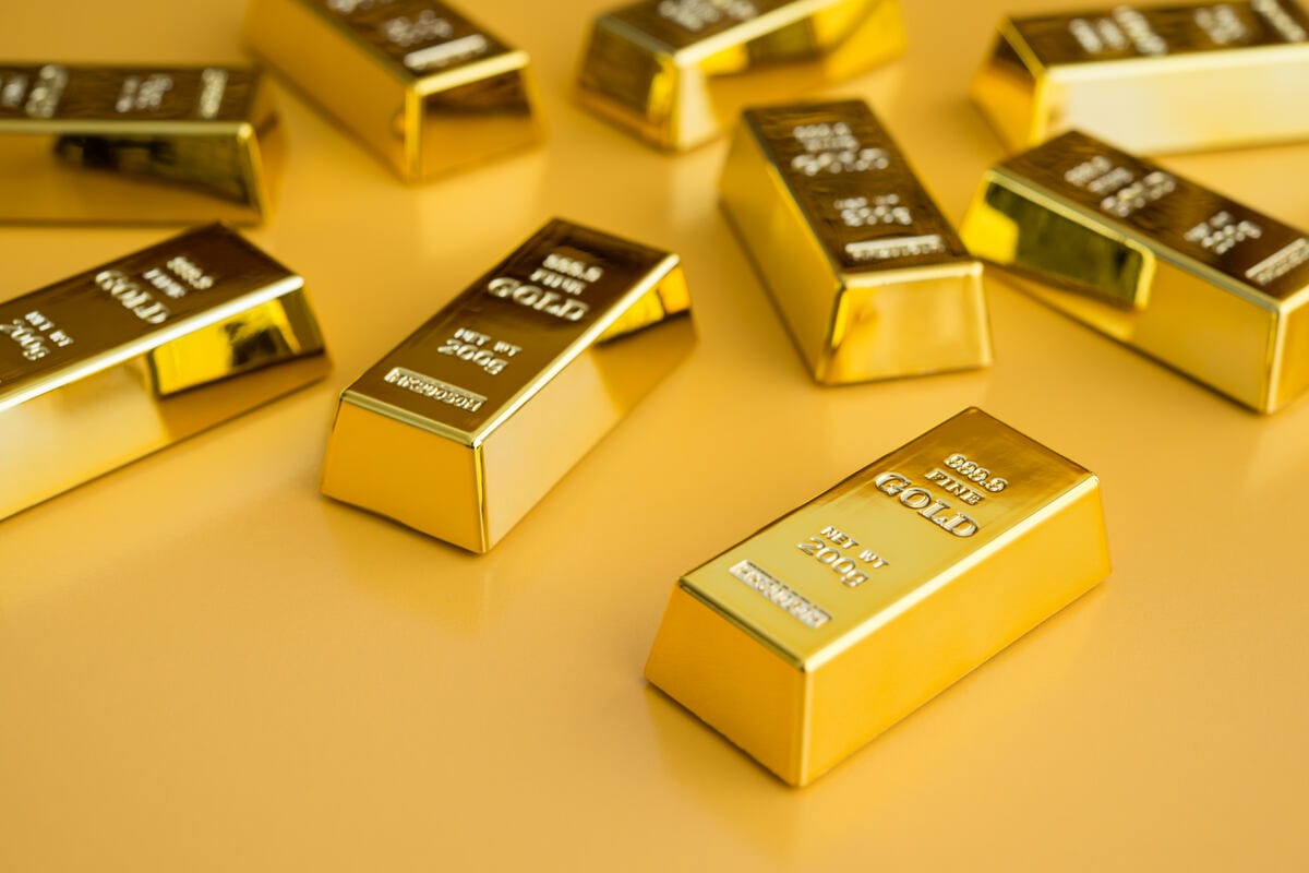 Saudi Arabia gold prices decline, global rates dip as hope for early rate cuts diminishes