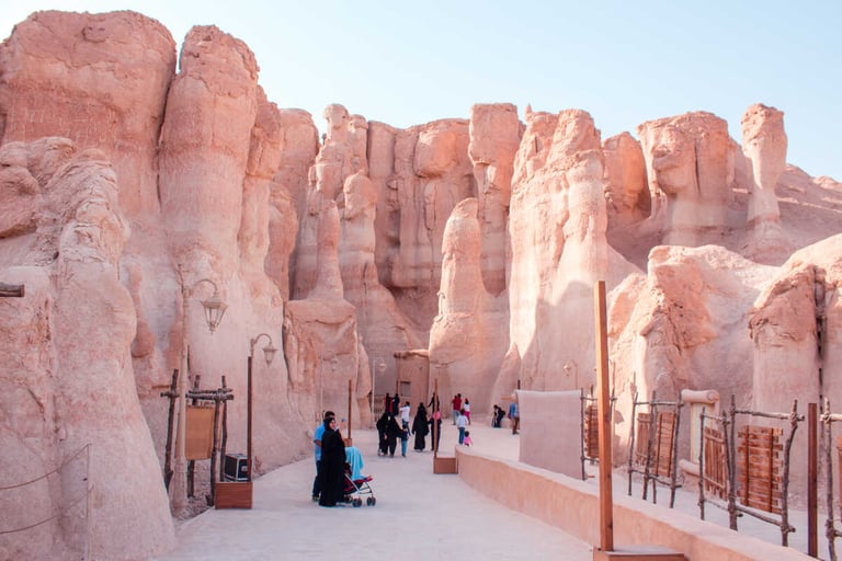 بإنفاق الزوار الأجانب البالغ 36 مليار دولار ...القطاع السياحي في السعودية يسجل رقمًا قياسيًا جديدًا