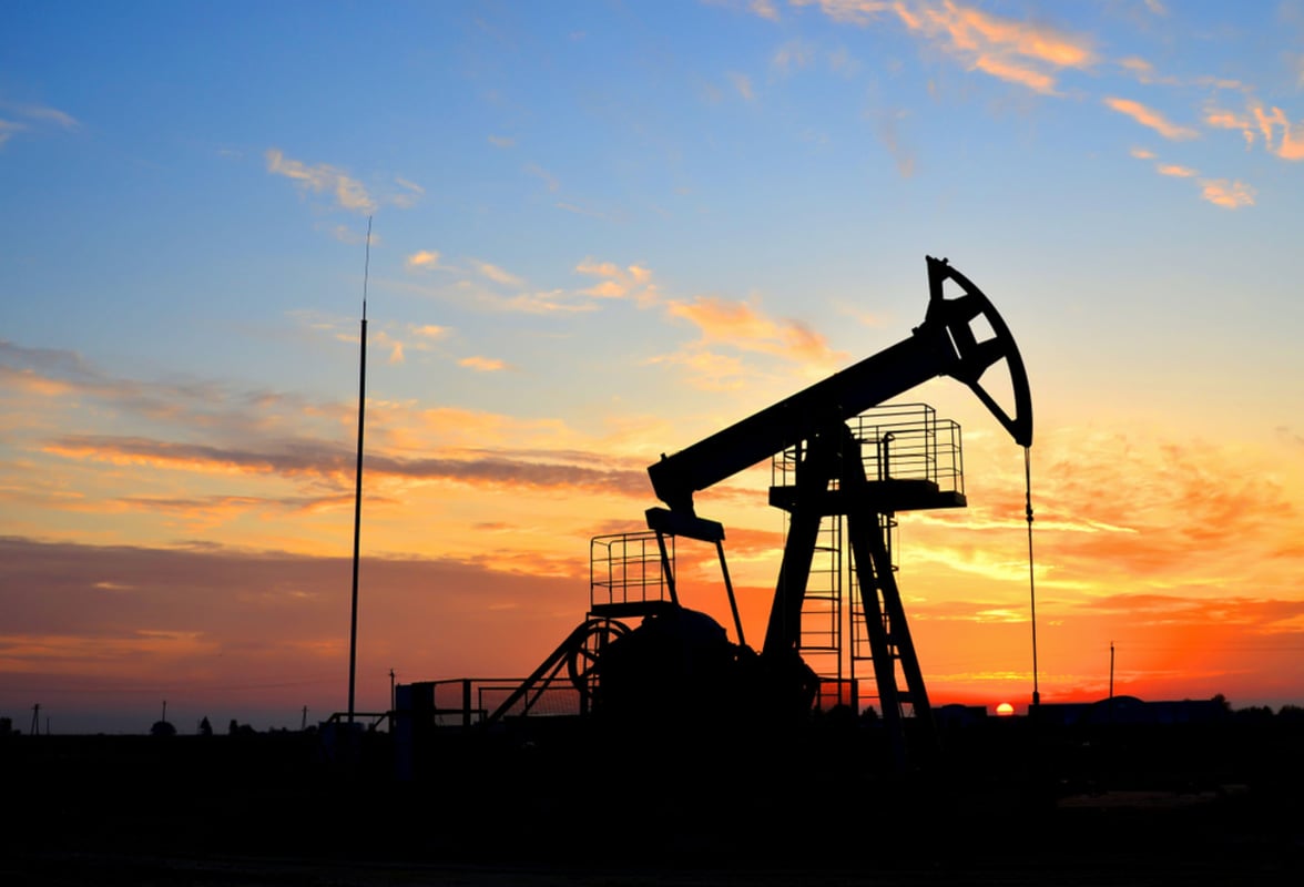 Oil prices steady amid caution over rate decision and inflation despite significant inventory decline