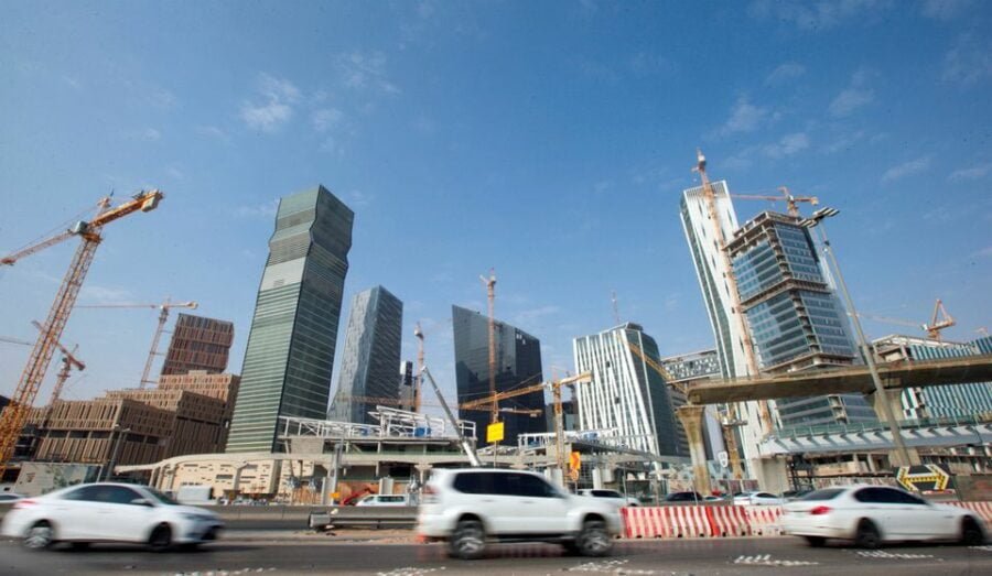 Saudi non-oil private sector keeps up solid growth